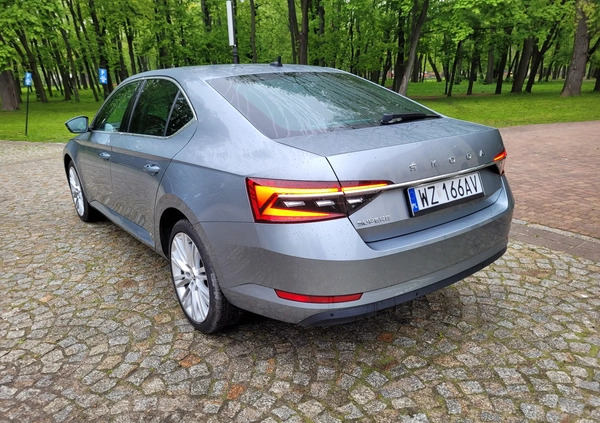 Skoda Superb cena 94000 przebieg: 166000, rok produkcji 2020 z Wałcz małe 497